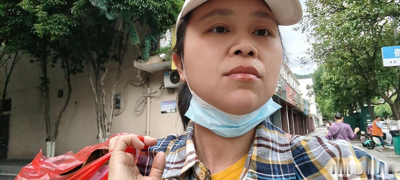 38岁得了宫颈癌，做了子宫和卵巢双切除，如今后遗症不断，经常晚上要起夜好几次，腹