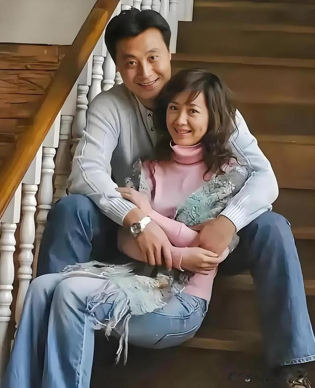 这一对明星夫妻不仅颜值高，气质也好，实太会生长了，简直是老天爷追着喂饭吃。男