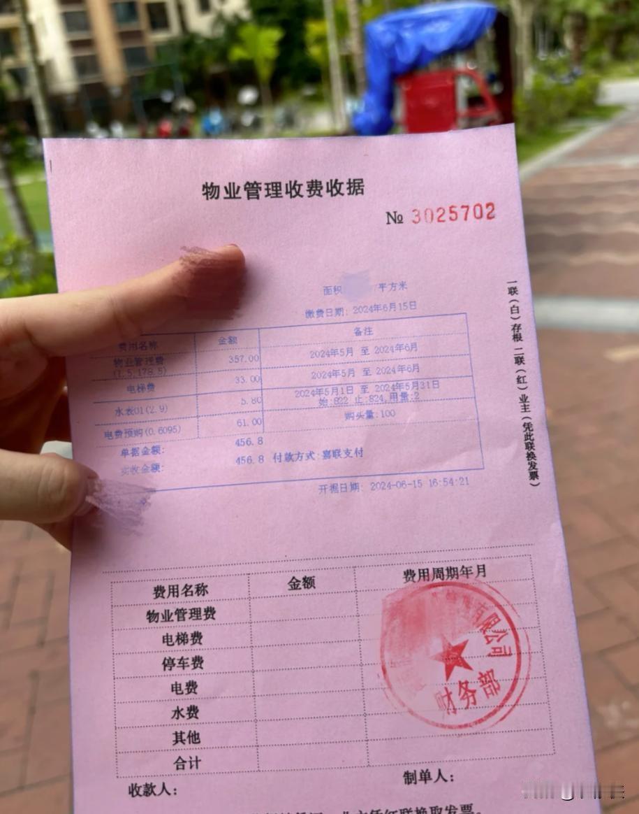 很多人图价格便宜选择安置房，但入住后却纷纷后悔。根据房产交易平台数据，安置房的转