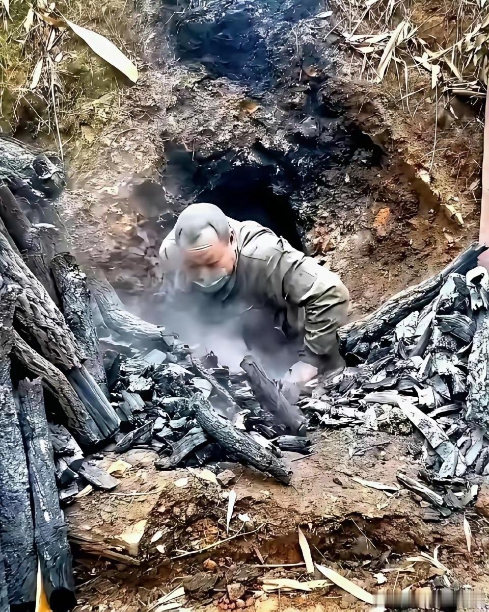 这个荒野求生搞得主办方是想让大家来受冻挨饿的，结果这位广西老表一口气儿烧了400
