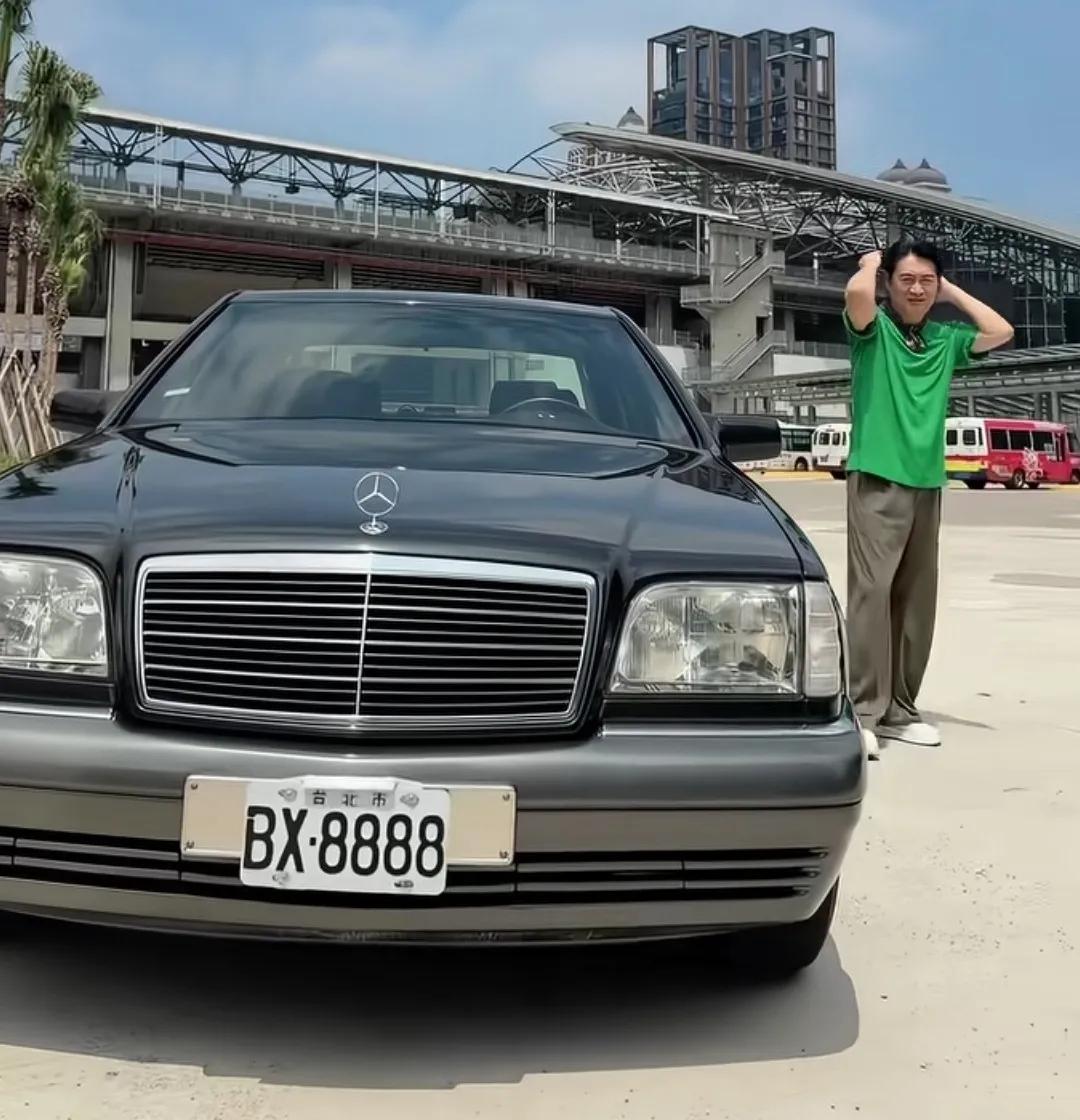 台湾省黄安承诺：统一之时一定要开着自己的台北市牌BX4个“8888”汽车回大陆。