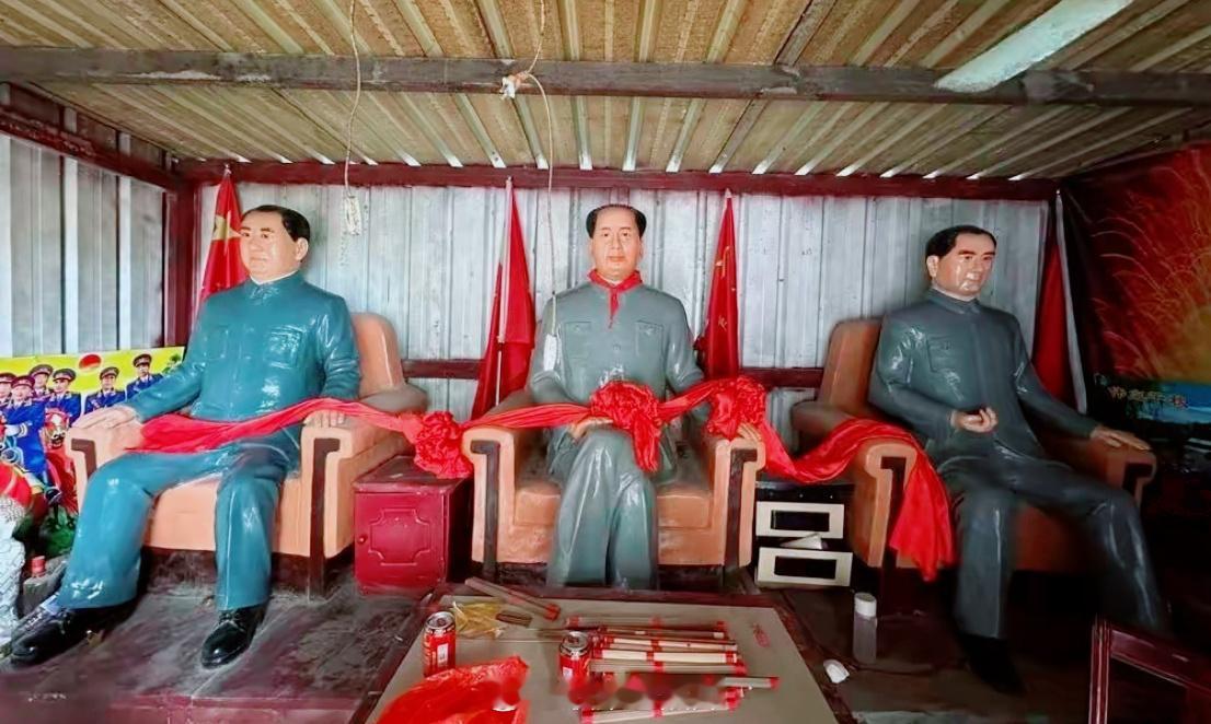 福建某地，当地人供奉毛泽东主席的庙。