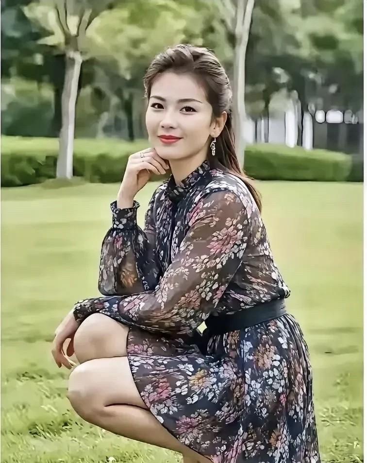 刘涛算美女吗？我以前真没觉得她漂亮，就觉得她一般，颜值并不出众，可现在看着却越来