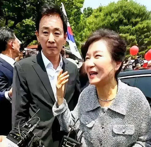 李在明当选，朴槿惠这下心情复杂了---天塌下来了！韩国政