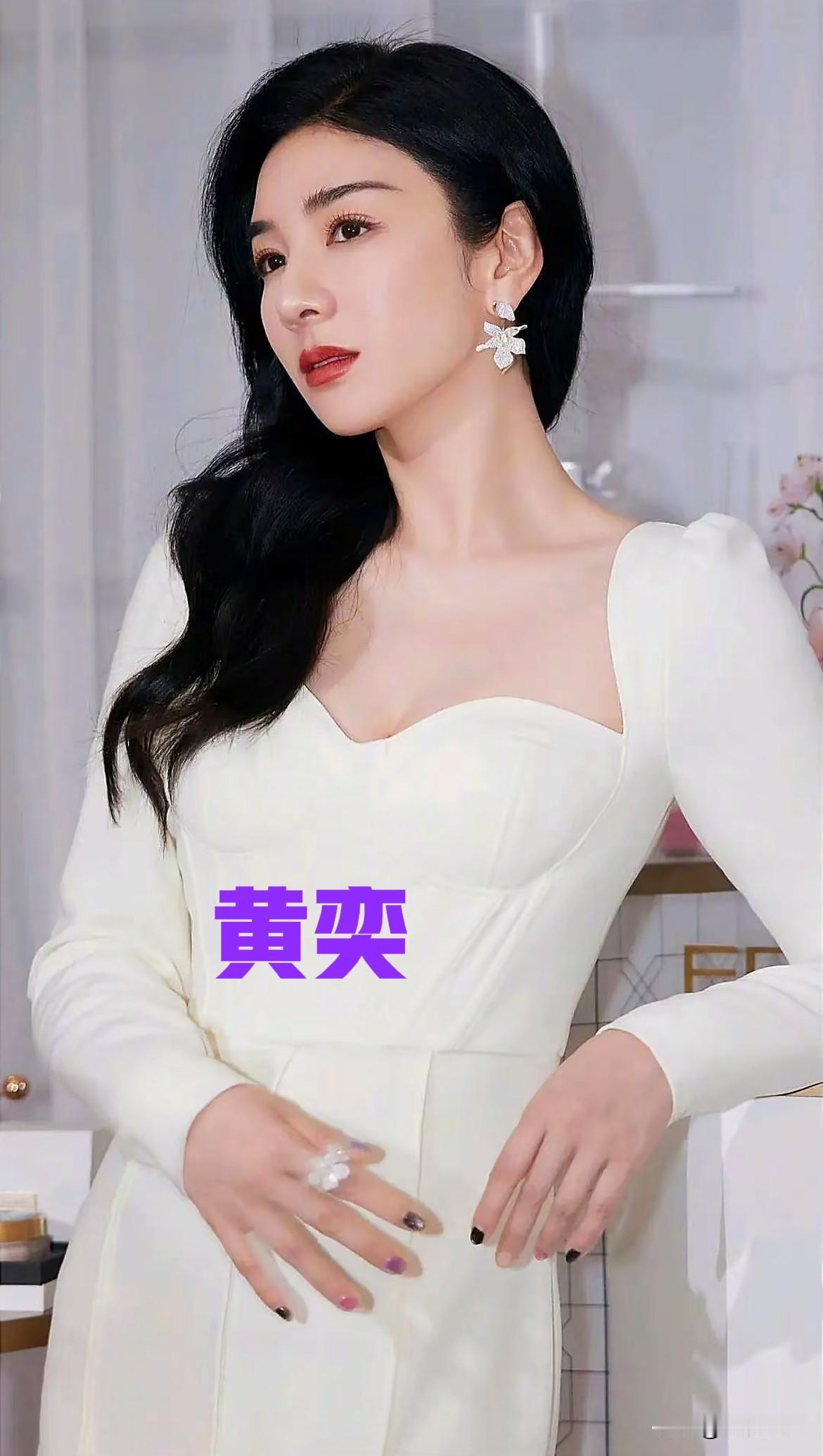 49岁的黄奕真的是给所有女性都上了一课。无论你处在什么年龄段，不管你经历过多
