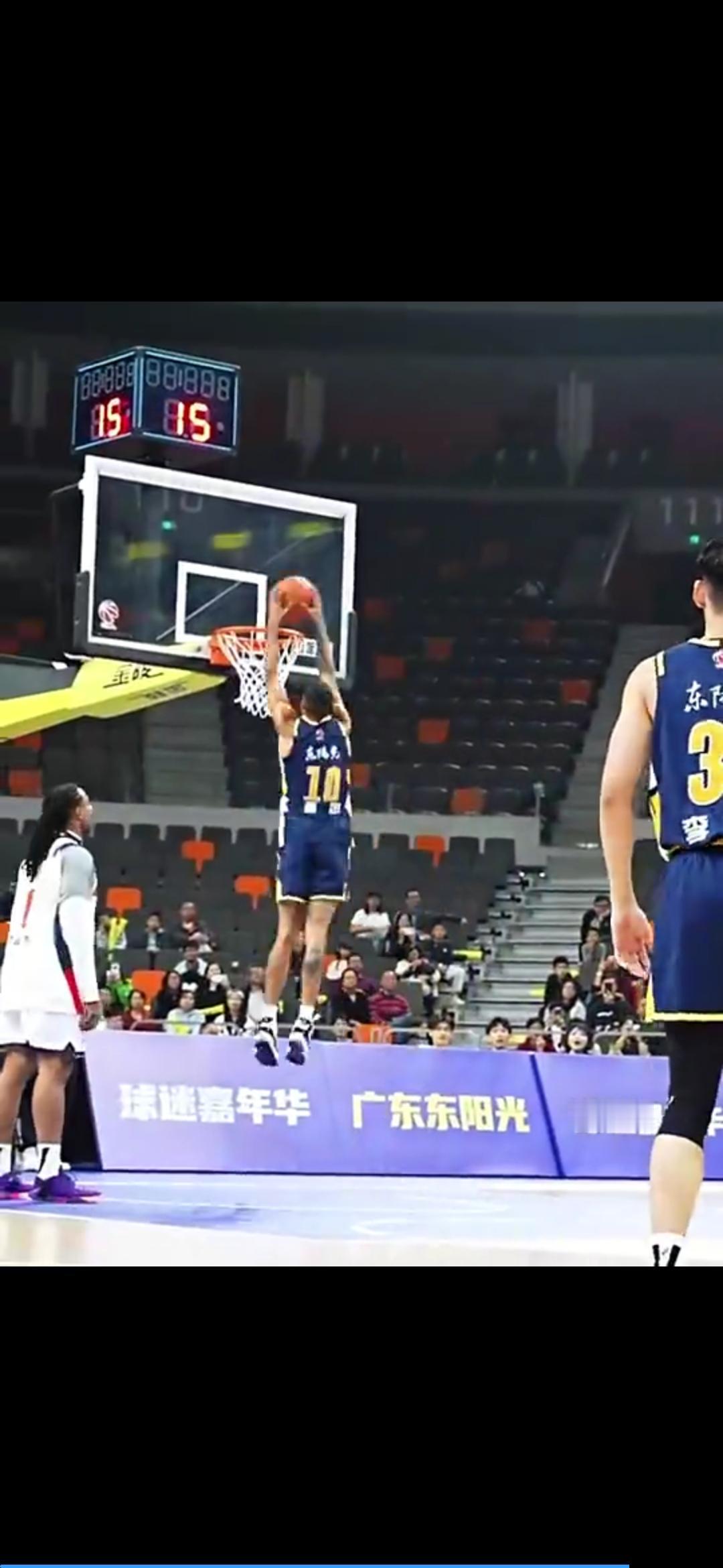 崔永熙投篮尚可，运动能力比奎因差太多，后者运动能力和得分手段不错之所以把崔