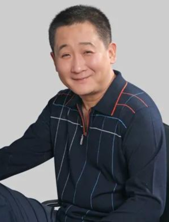 当年，梁天花费150万在北京开了一家饭店，开业当天请来圈内众好友前来捧场，然后3