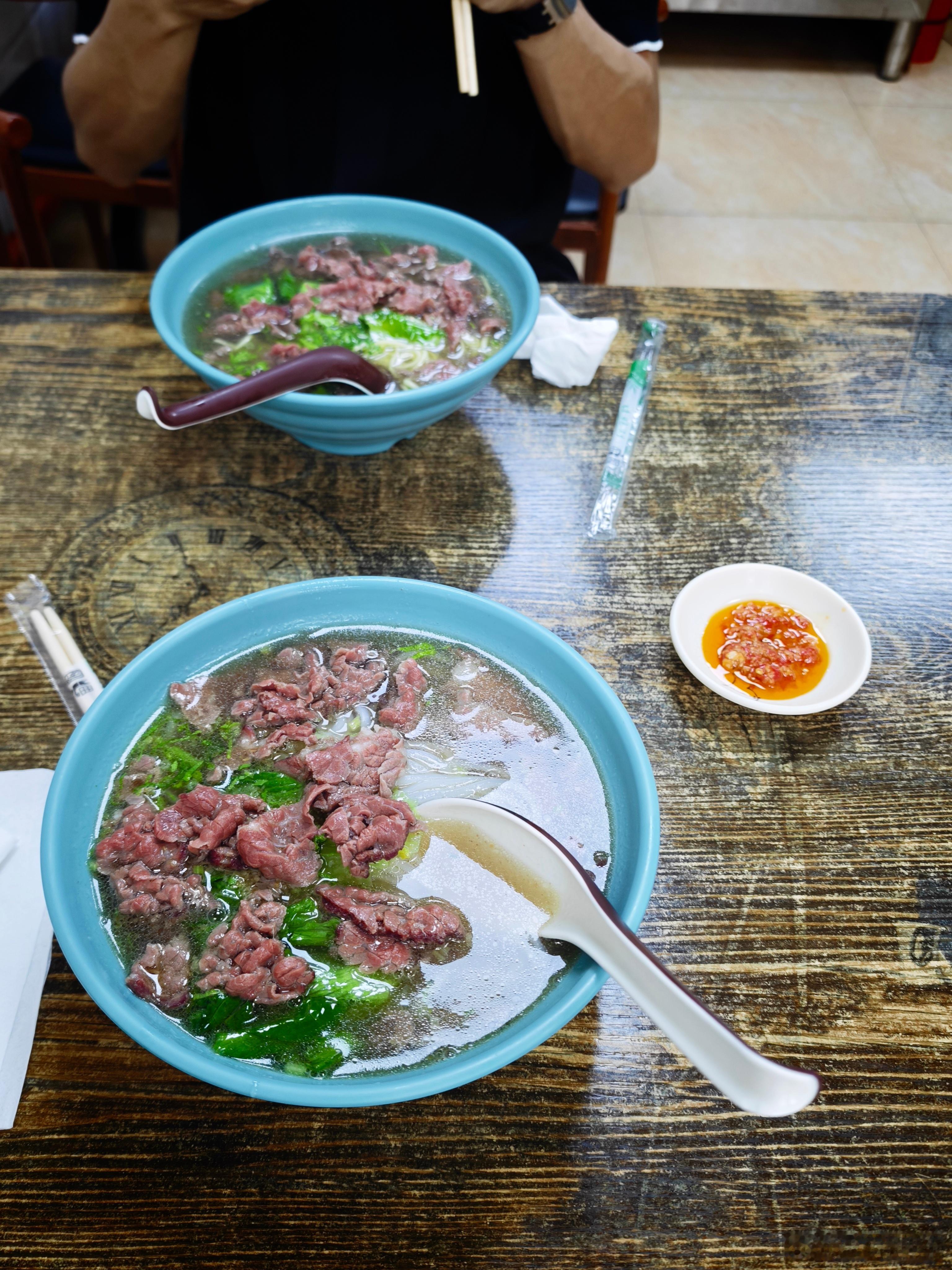 广东的牛肉是真嫩昨天晚上吃的潮汕牛肉非常惊艳啊现切现下锅​​​