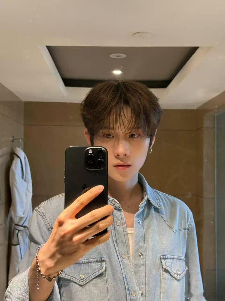 井胧是收纳界的灵珠井胧唱歌是工作收纳是生活救命！井胧收纳时的专注度好迷人，和