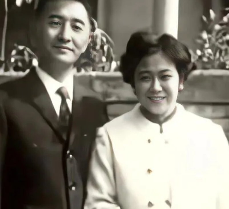 1988年，台湾老兵带着妻女回大陆看望原配妻子，没曾想，等了他50年的原配妻子，