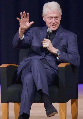 美国前总统克林顿表示，如果中国成为新的世界领导者，希望到时候中国能对美国手下留情