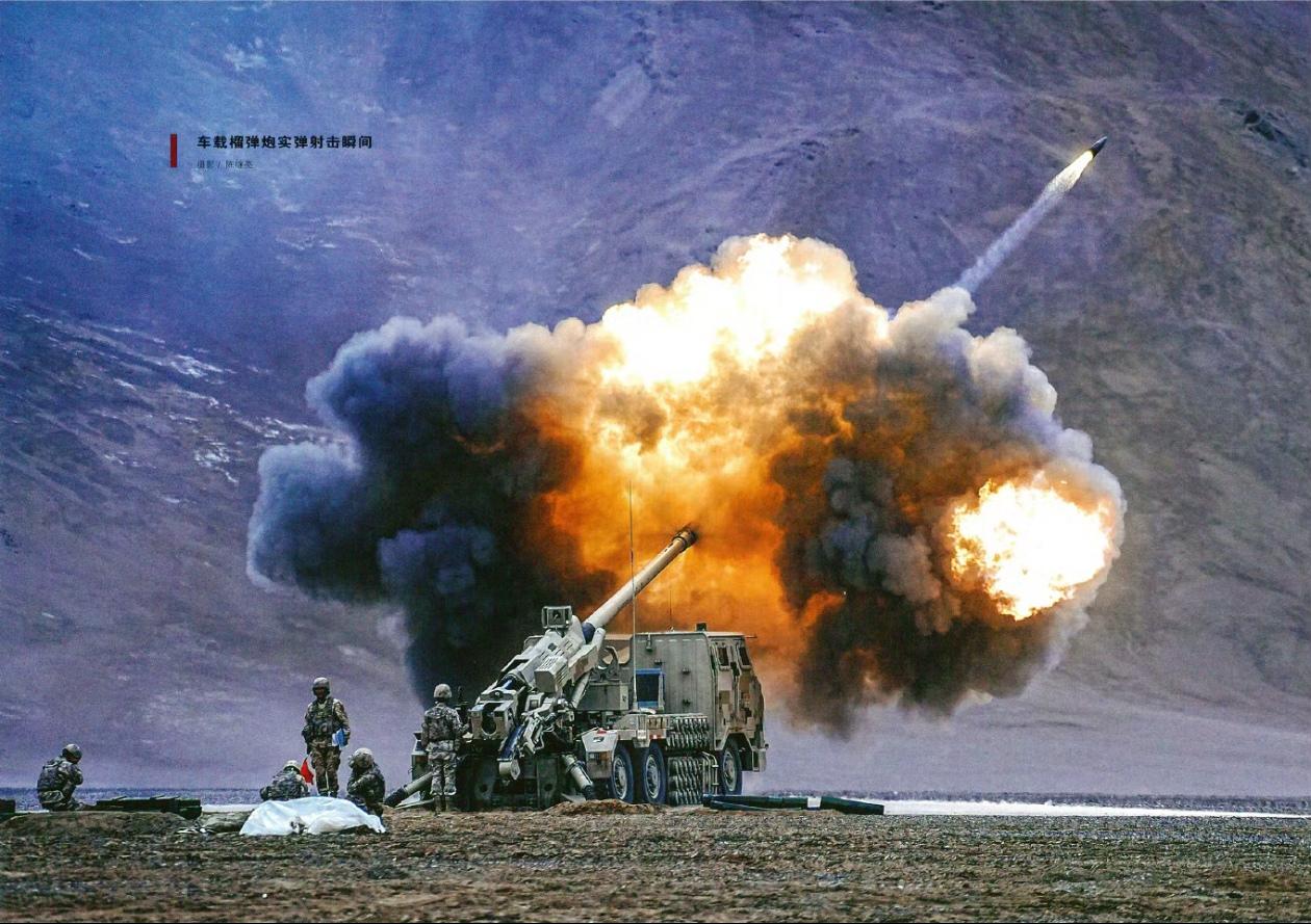 181型轮式榴弹炮在发射155毫米底排增程弹。身管武器的最大优势就是时效性，前方