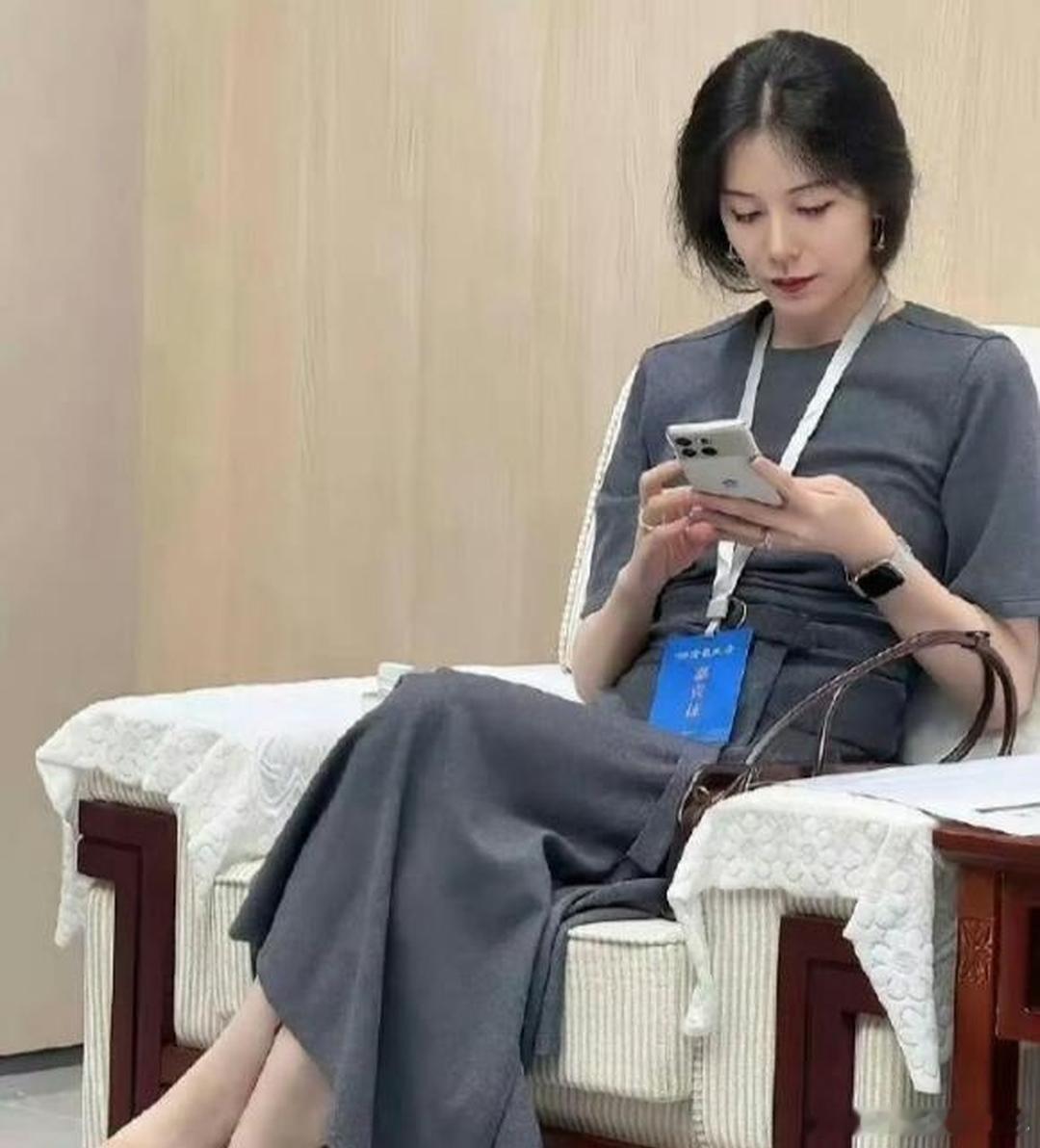 得承认⁠‏蔚来老板娘确实好看，我一个⁠女⁠生都忍不住多看了2﻿‎‏眼