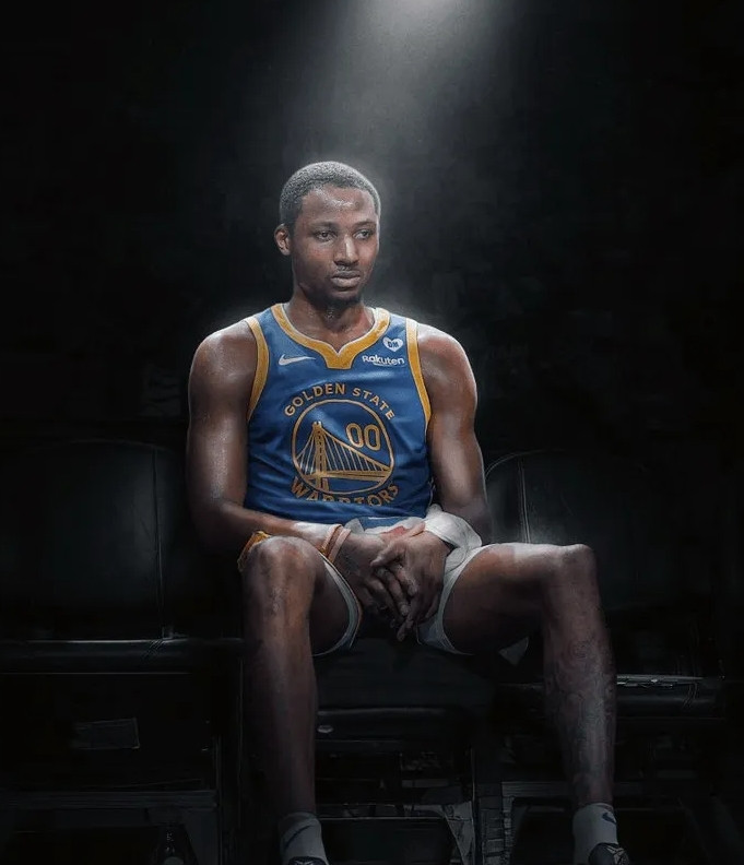 美媒BasketballForever晒出了库明加最近采访中谈到自己在勇士的情