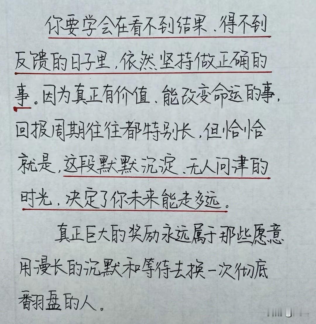 人的大脑始终运转着两套思维系统。系统1是本能反应，自发运转、无需刻意思考，依靠