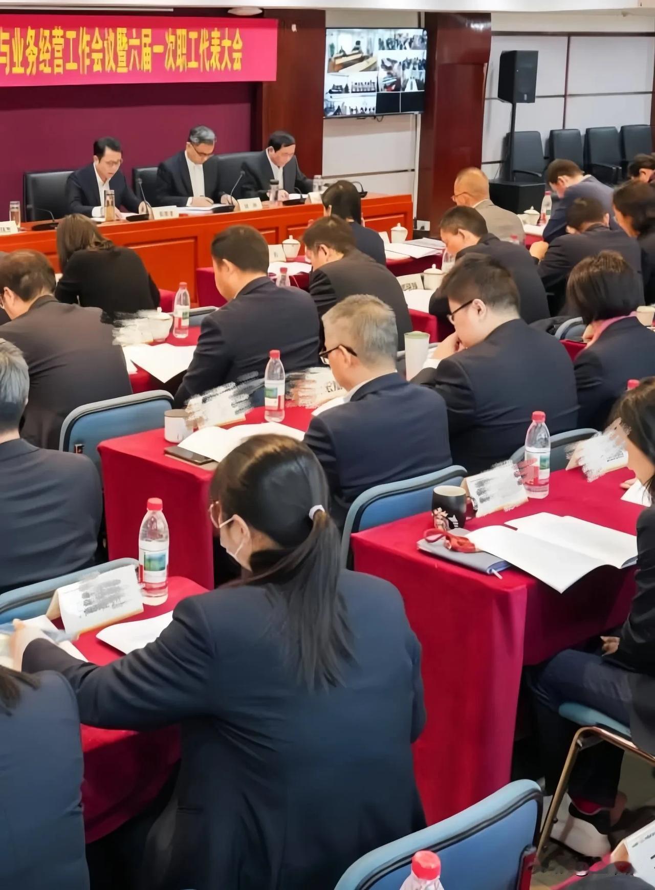 除了医疗这行当，门阀最泛滥的领域当属金融圈，超乎普通人的认知。医疗和金融，后
