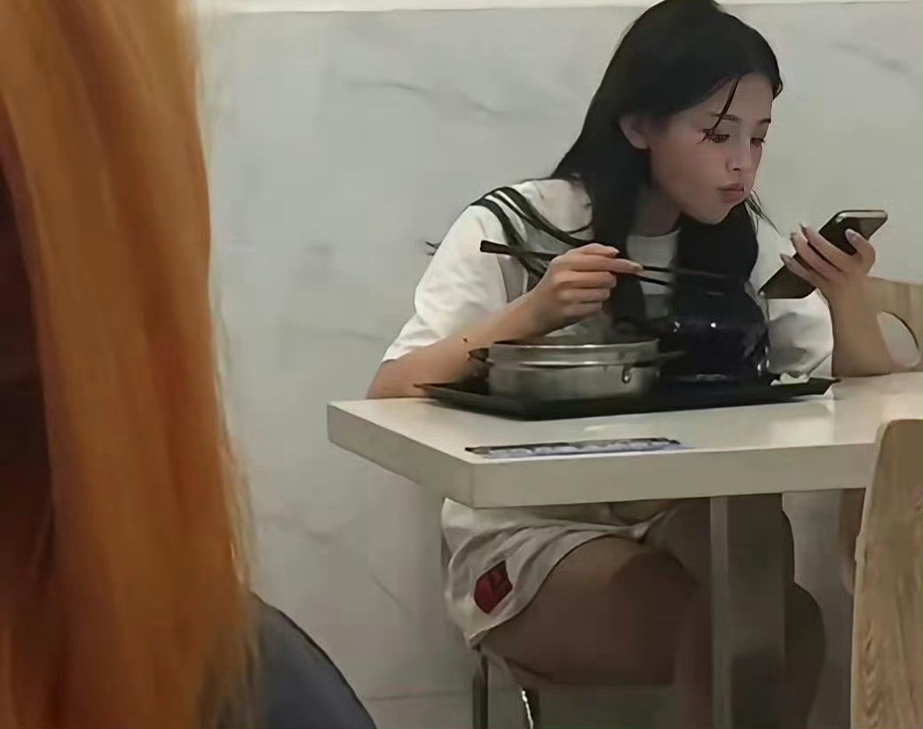 当初厂里的杨超越谁能想到未来会成为顶流