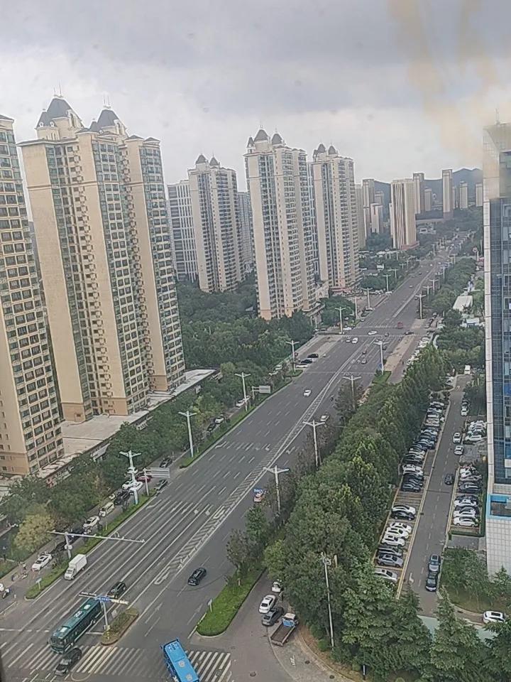 秋老虎，你快走吧！济南的秋老虎着实厉害。今日一早，待在家中便觉闷热难耐。本以为