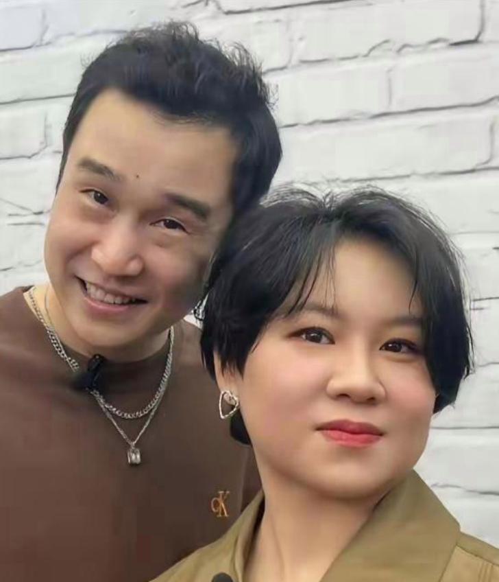 主持人问小沈阳：“你最火那会儿，想过换老婆不？”小沈阳直摇头：“绝对没有。”主持