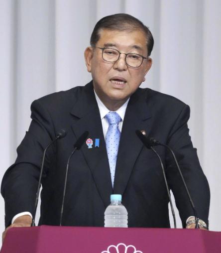 日本敢对中国下手？石破茂一句话戳破残酷真相！被记者问及偷袭中国的下场时，他直言不