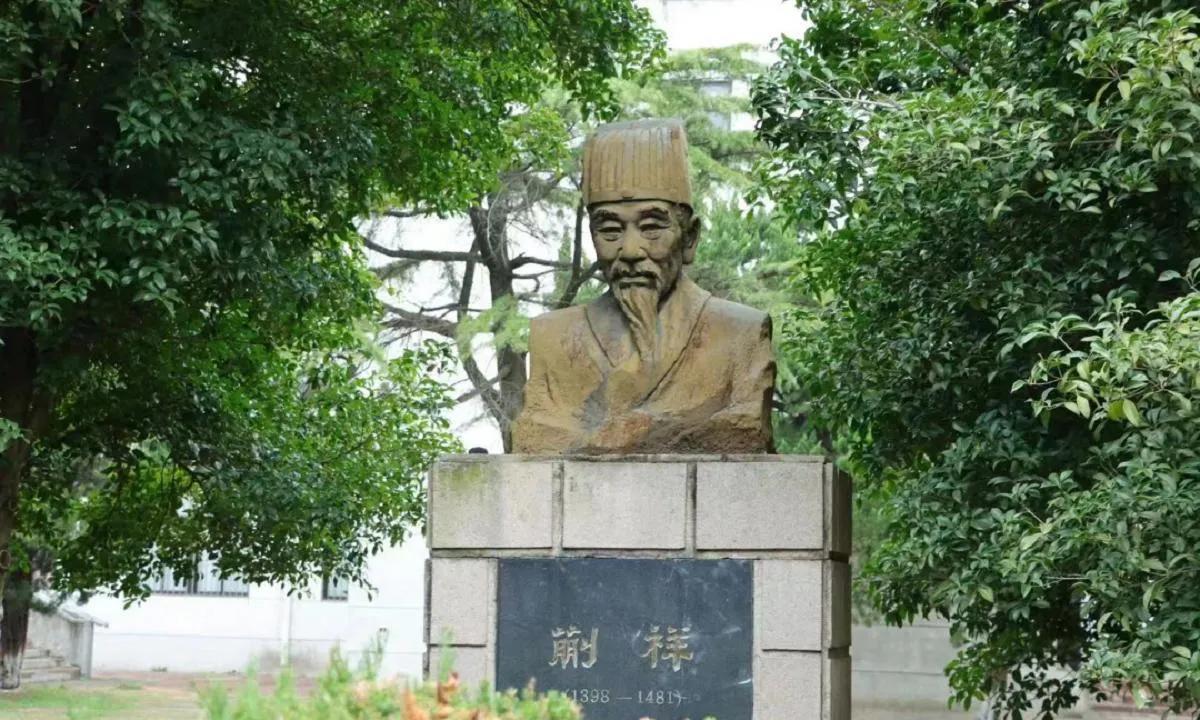 未参加科举，一个木匠，官至工部左侍郎，而且“退休留用”这个人叫蒯祥。当时永乐帝