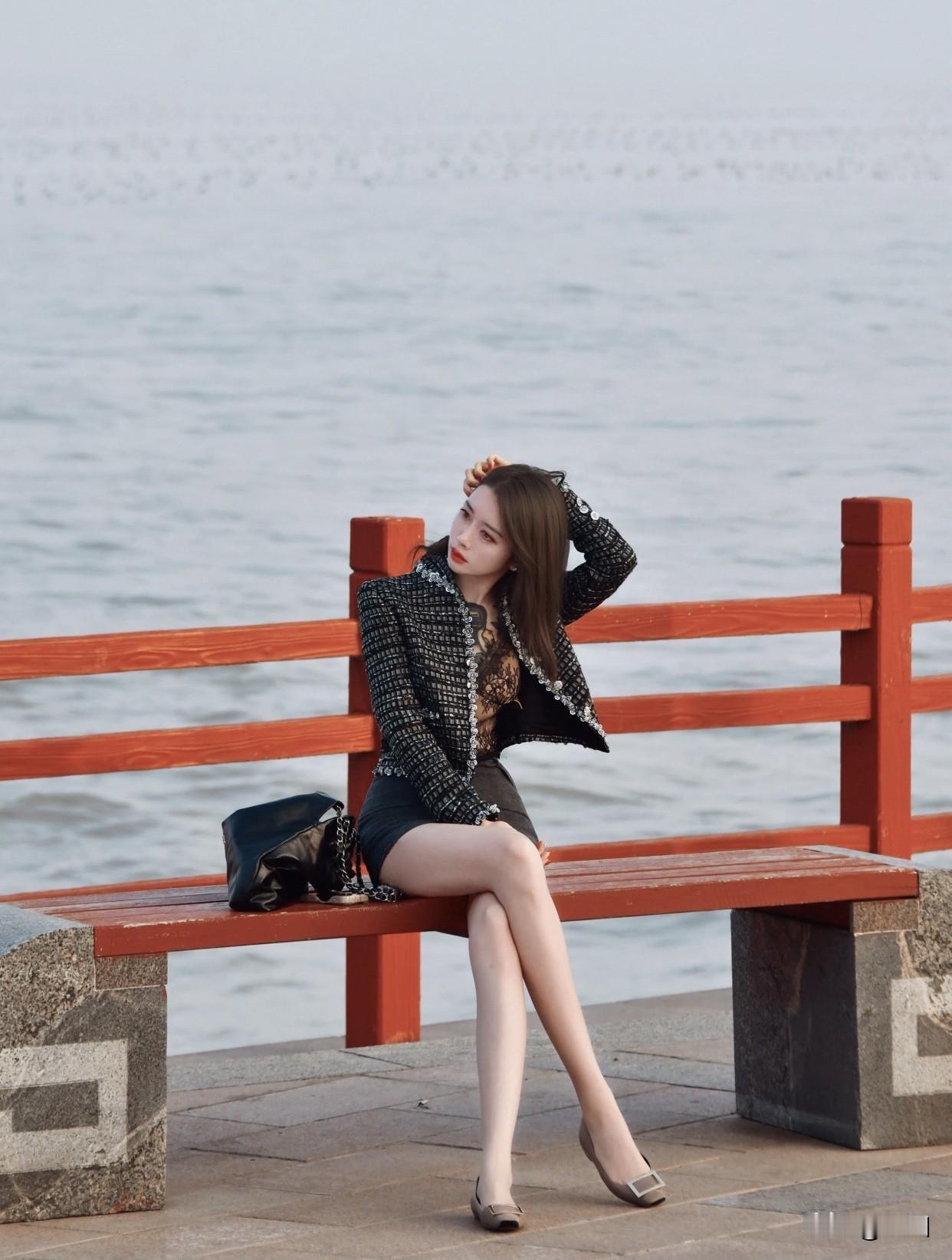 但也有人看重身材，觉得它反映健康与自律。像那些坚持健身、有好身材的人，魅力值直线