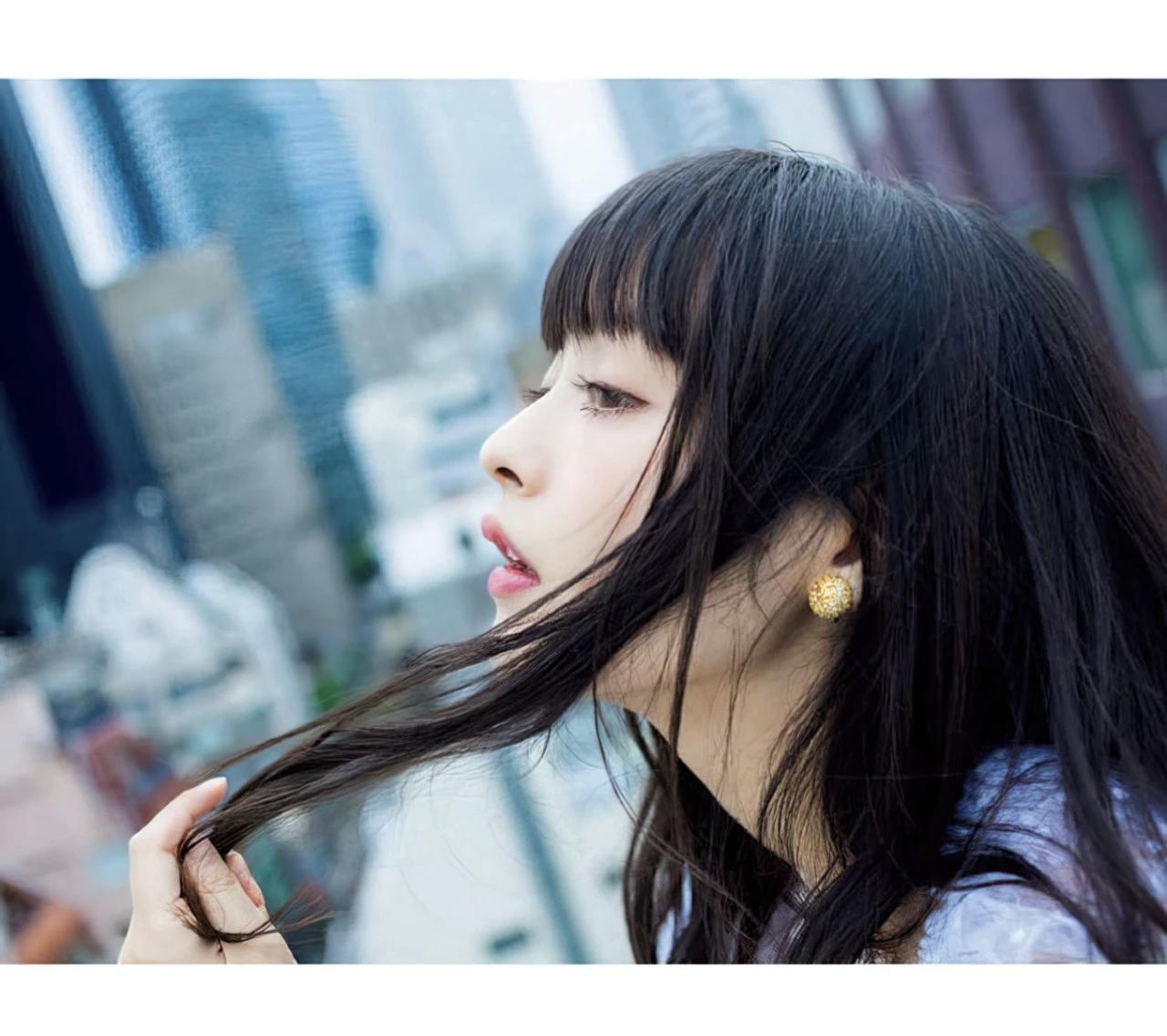 纯天然美女长啥样子天生丽质难自弃，一朝选在君王侧。回眸一笑百媚生，六宫粉黛无颜色