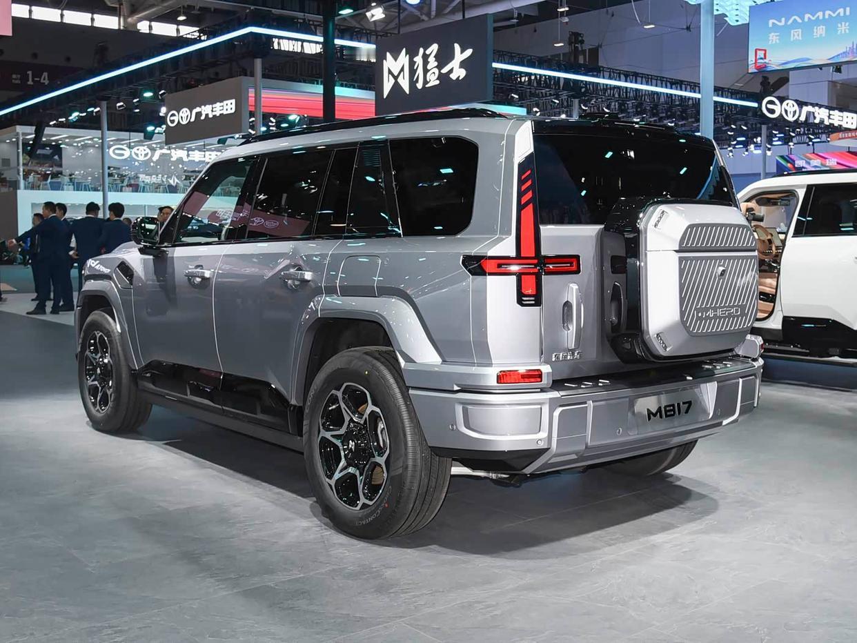 俞敏洪稳如泰山！由于小董和小孙的离开，网上对俞敏洪的批判越来越多，认为他容不下能