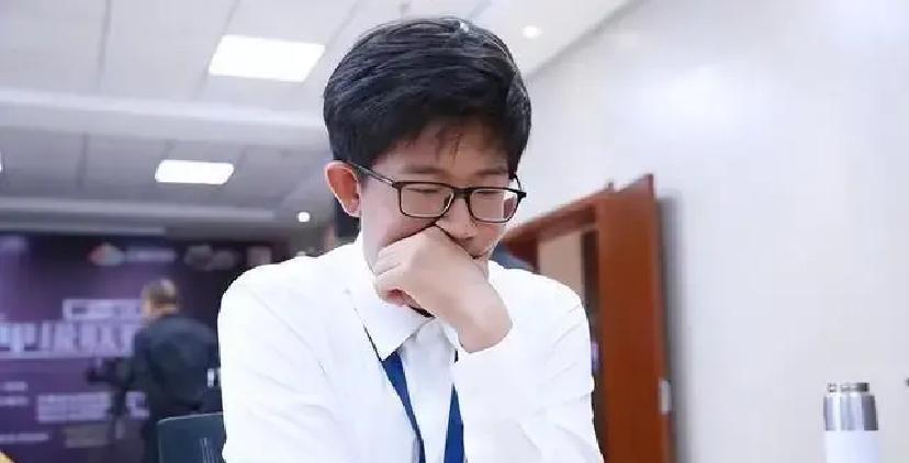 别以为象棋是安静的游戏。最后一轮，棋手听见的是自己的心跳。A组焦点战，孟辰执