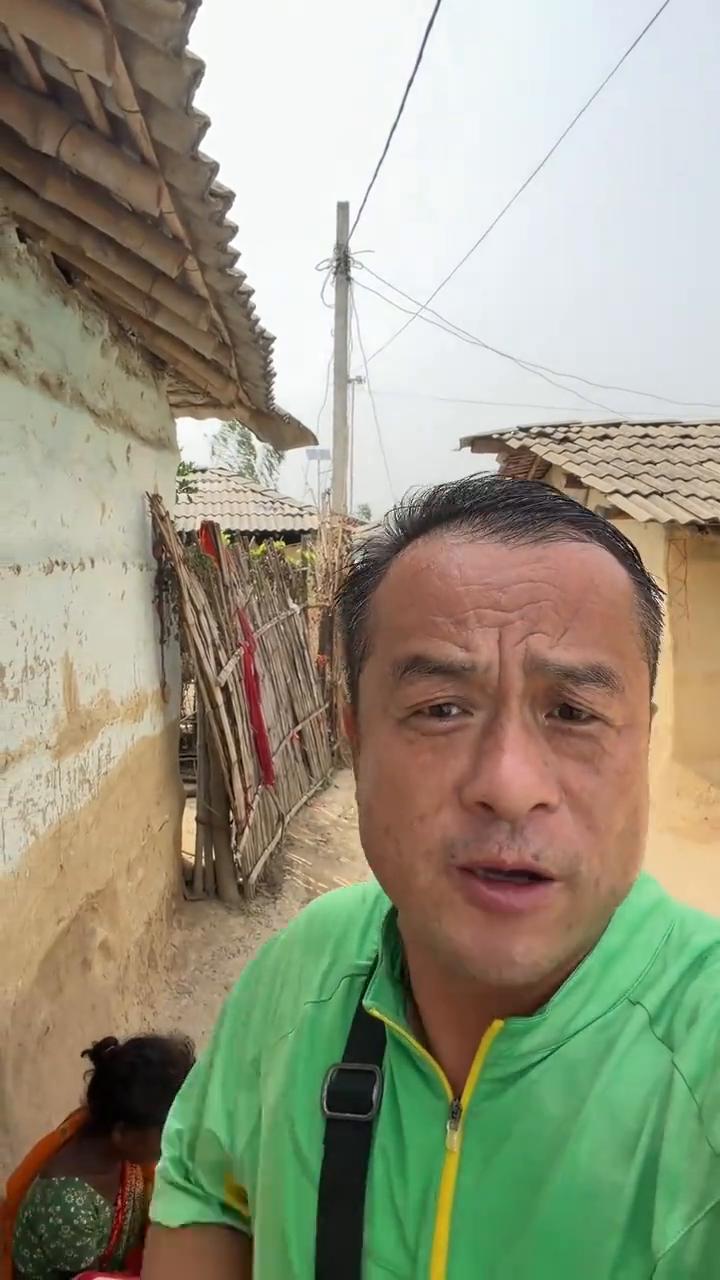 带大家走进毛孔锁蓝的地方。今天天气四十六点，满头大汗。这个地方真的是毛孔锁蓝，落