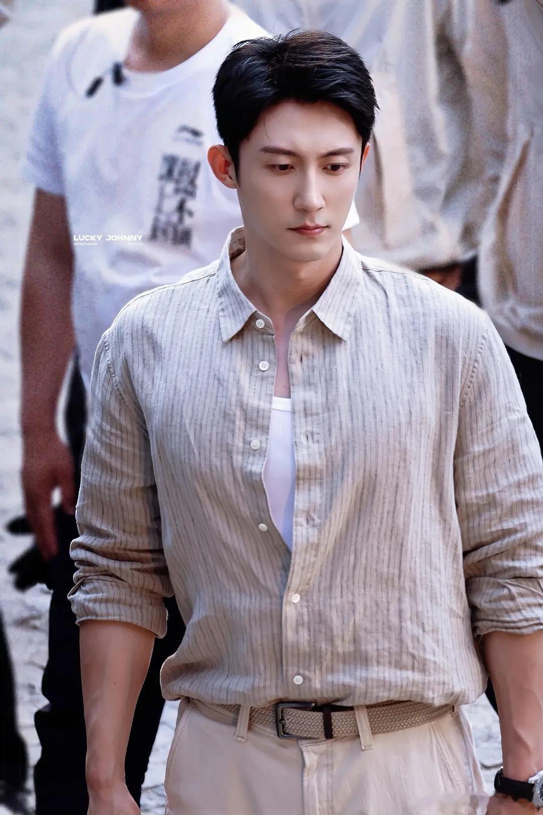 明川有知夏黄景瑜路透，这个胸肌