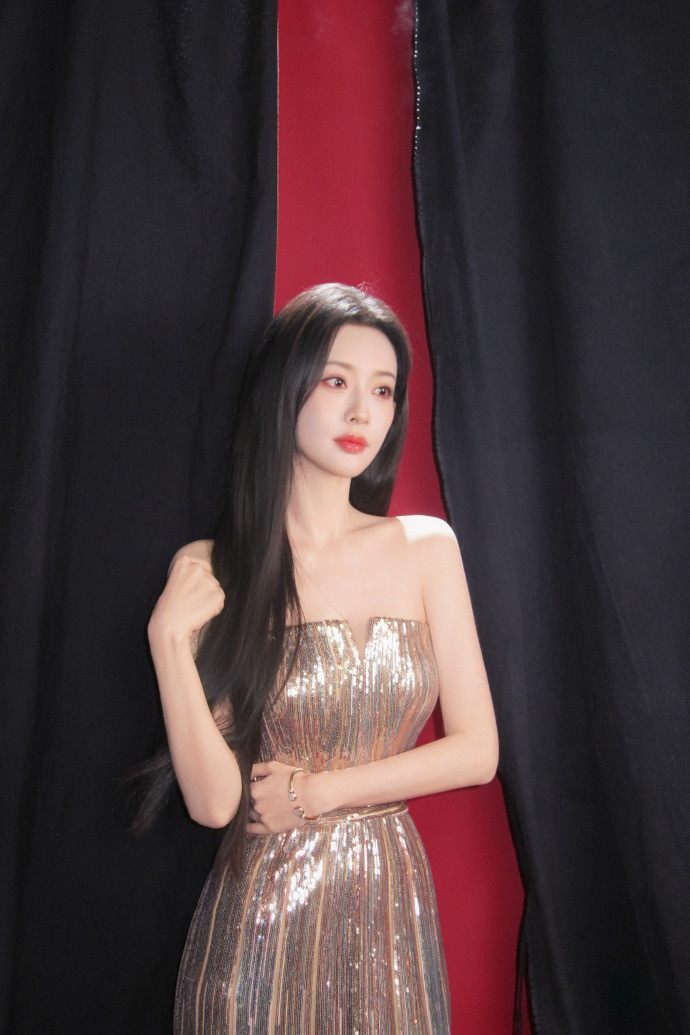 1、孟子义丁禹兮他俩目前都是市场上蛮喜欢用的，鹅厂也在撮合两人二搭悬疑剧《沉默