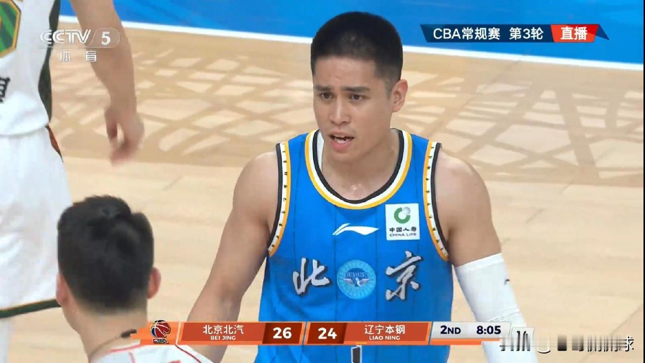 北京北汽后卫陈盈骏真是彻底的投疯了！在今天北京北汽主场迎战辽宁本钢的比赛中，目前