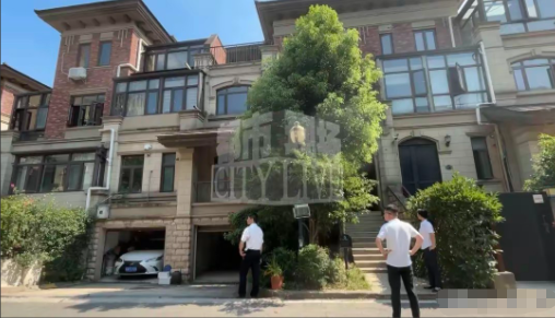“太缺德了！”7月8日报道，江西南昌，男子10多年前买了套别墅，买完也不住，放那