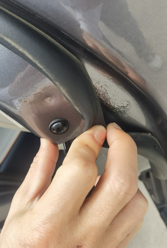 2021款宋PLUSDM车贷刚还完，2.2km车却锈迹斑斑使用还体验感还是不