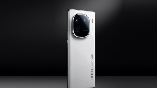 vivo iQOO12性能过剩, 价格暴跌! 现在入手捡漏正当时