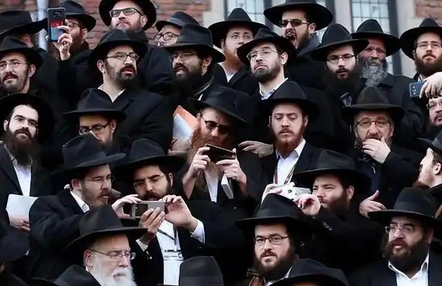 1939年，全球犹太人1400万，1945年，全球犹太人750万，1955年，全