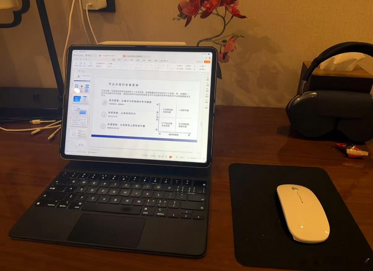 肉眼看iPad确实疯狂靠拢Mac，M同款芯片、舞台管理器、Mac式红绿灯窗口、顶