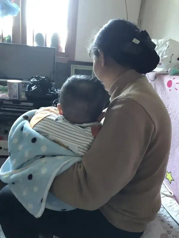 老婆生孩子我妈没来，半年后我妈住院我也没去老婆生孩子那天，我给我妈打了七八
