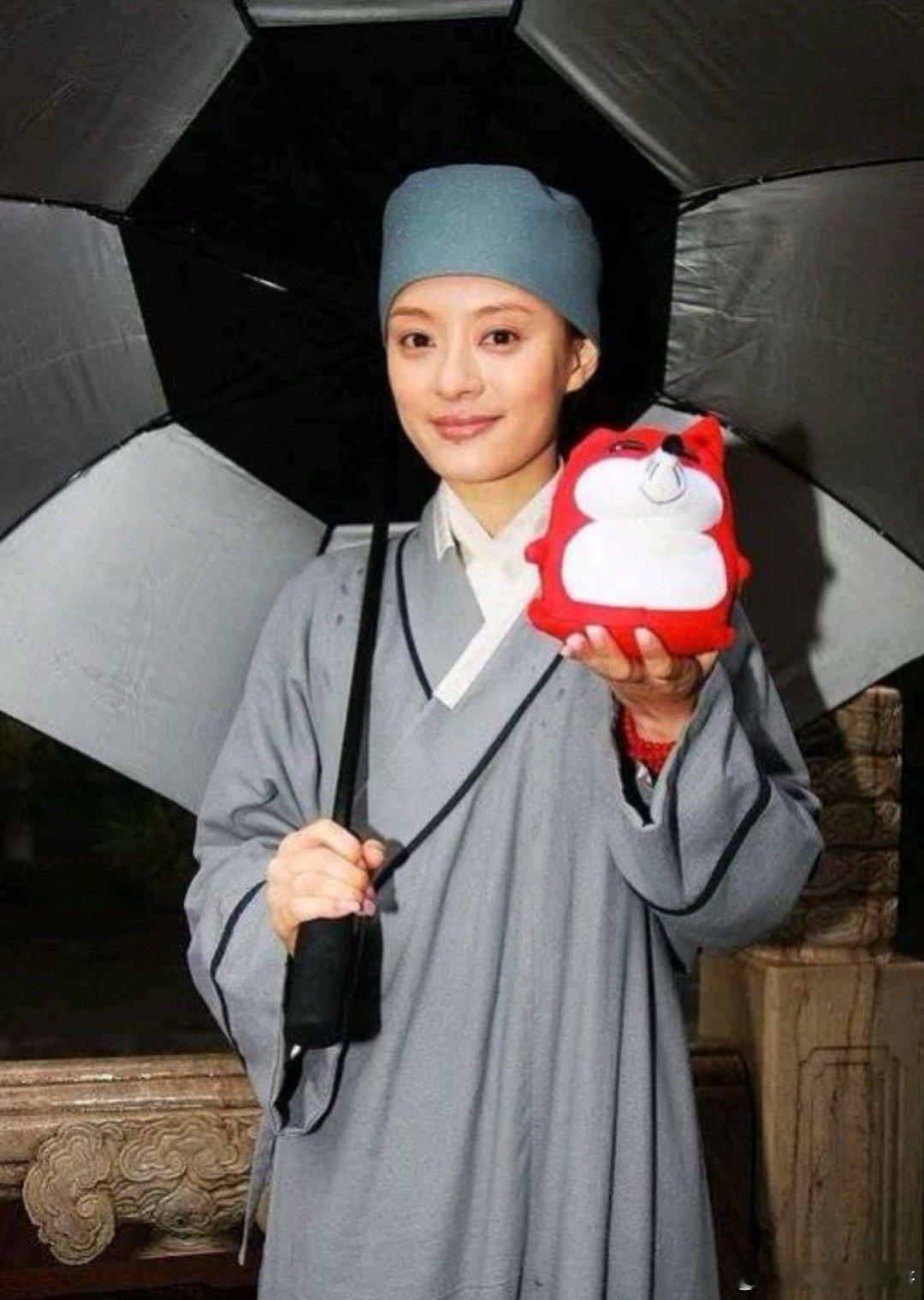 甄嬛传开机第一幕，甘露寺，莫愁以前的镜头真心好，人物漂亮的特别真实