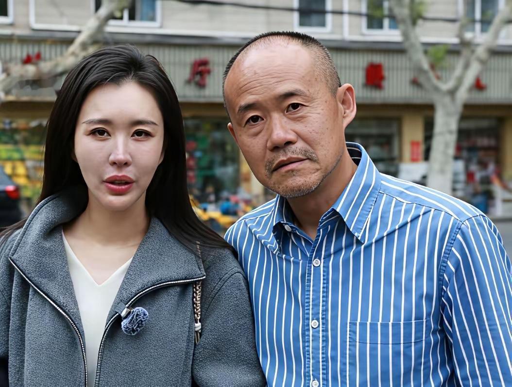 田朴珺贵族和王石教父两个人应该是相处的不怎么融洽的！两个人都是嘴角下垂的