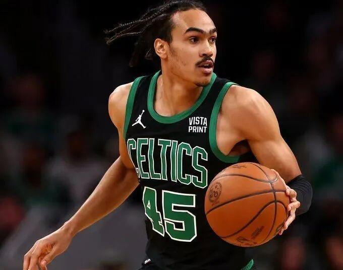 山东高速男篮今天下午在完成内部相关手续后，率先公布了与前NBA球员班顿的签约