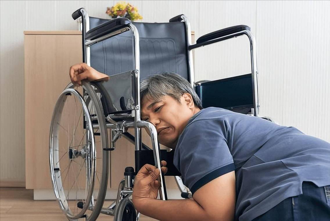 农村中风偏瘫患者困境：家庭与社会的双重压力近年来，农村地区中风偏瘫患者逐渐增