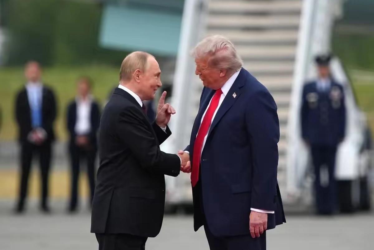 果然，特朗普的态度又变了！周三，美国总统唐纳德·特朗普转发了《纽约邮报》一篇题为