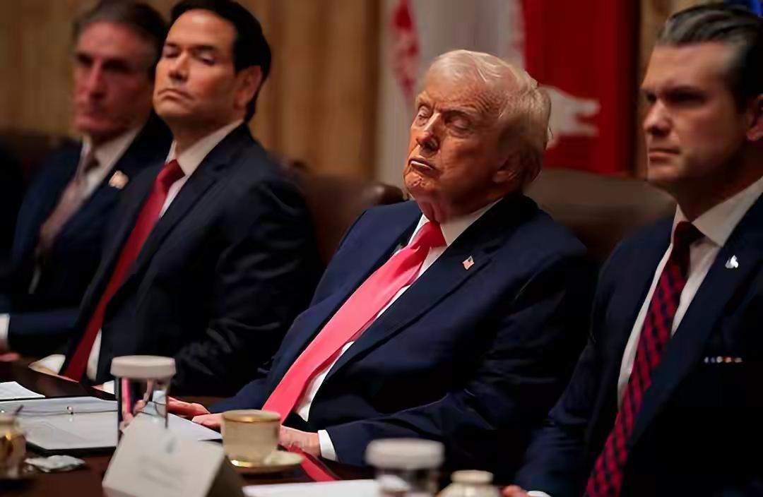 特朗普说过，如果希拉里不能满足克林顿，那么希拉里怎么能满足美国？网友说，只有特