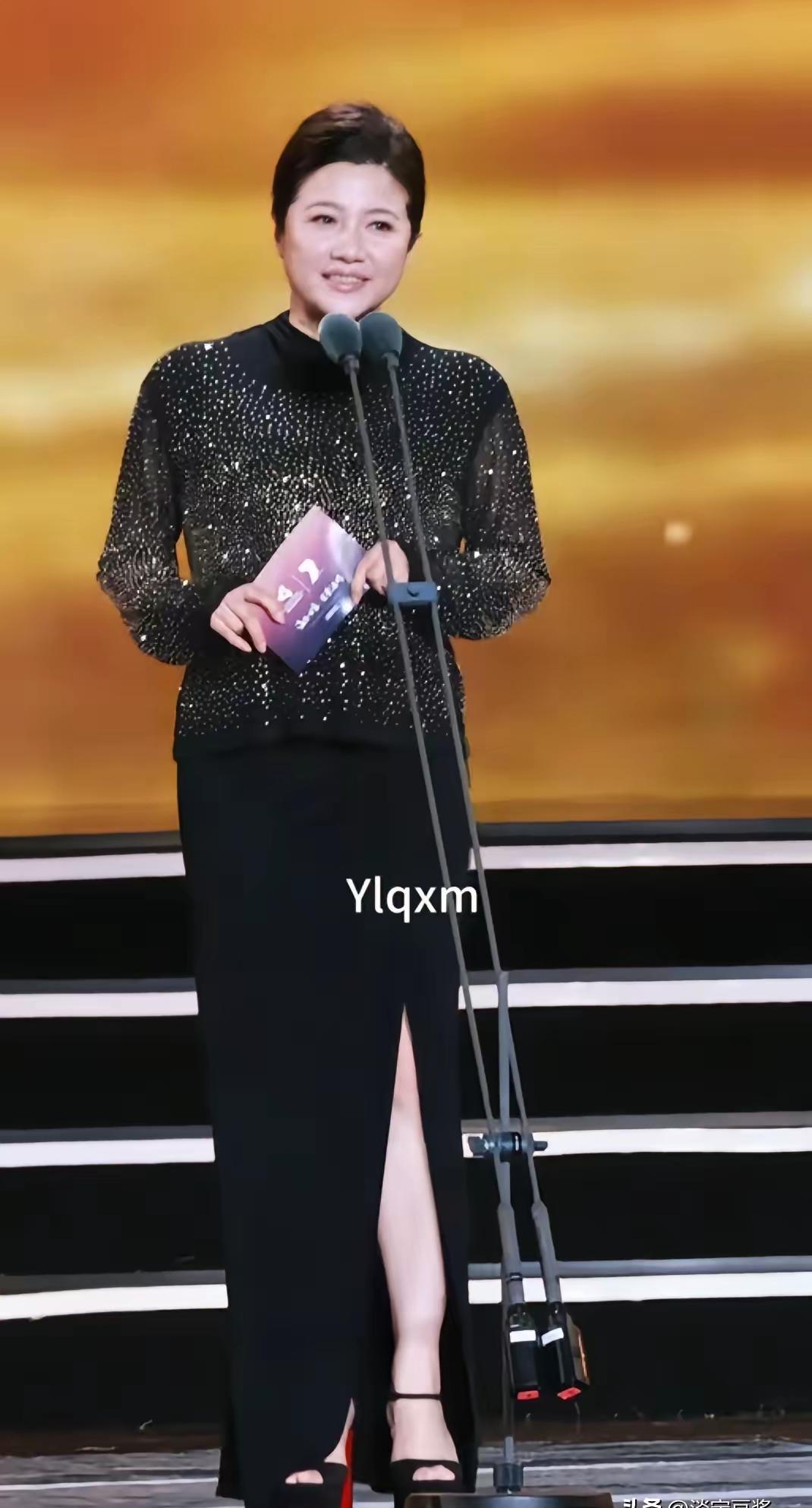 你敢信？一个拿遍金鸡华表飞天金鹰的大满贯影后，颜丙燕，私下找的男朋友，居然比她