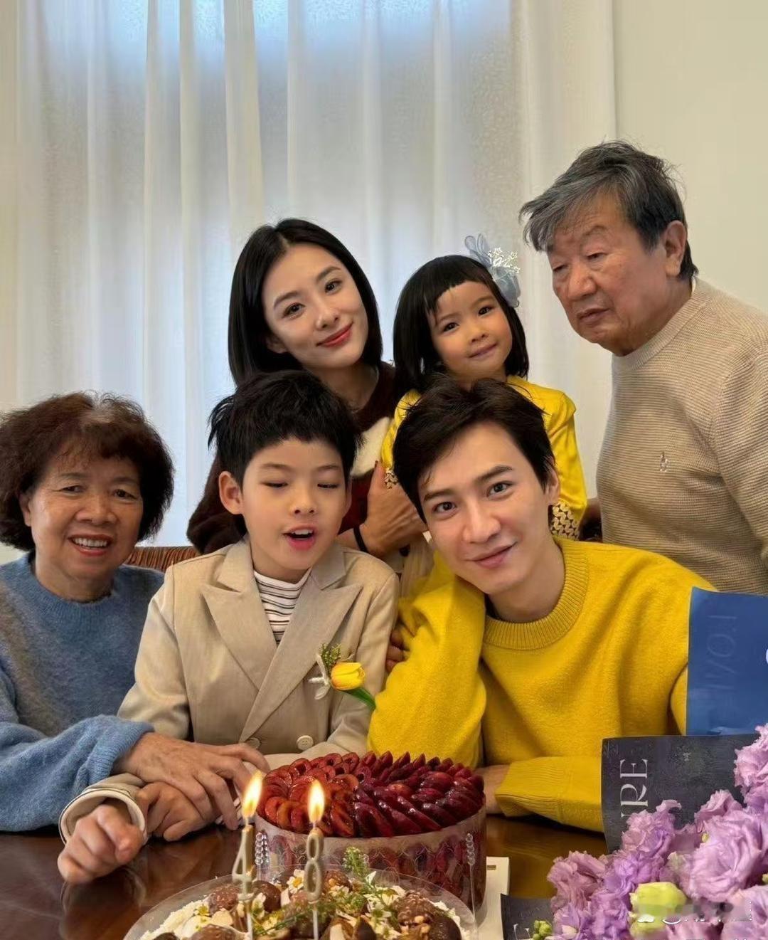 奥⁠运‎冠军刘璇晒‏﻿出﻿全家﻿福，4⁠5岁‎‎的她状态也‎⁠太好‎了！老‎﻿公
