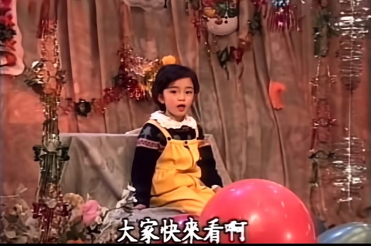 杨幂这么多年竟然是同一件毛衣嘛​​​