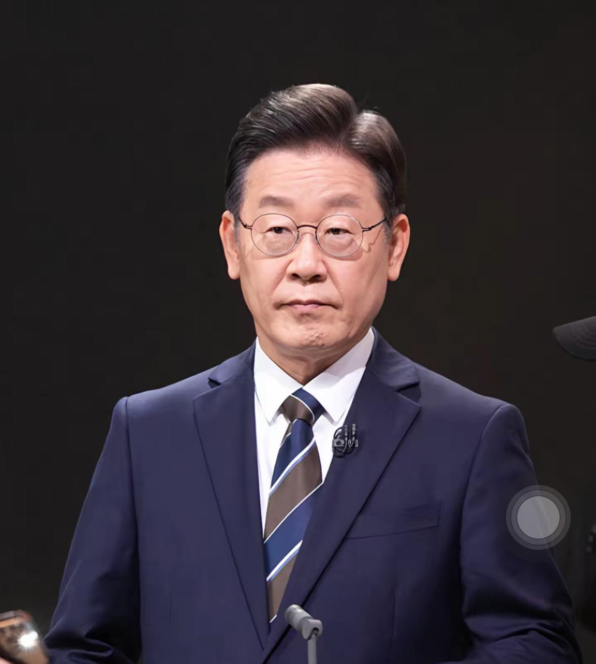 李在明刚访华就急着去日本，中朝为啥同时给他提醒？原来日本2026年防卫预