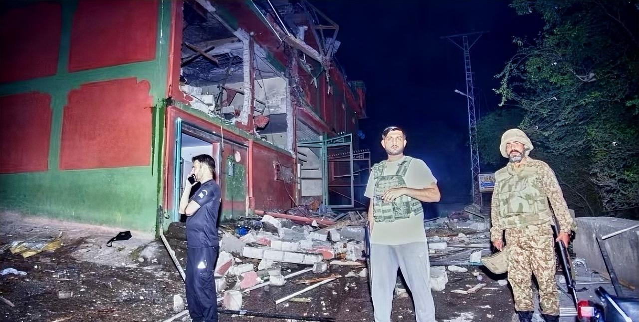巴基斯坦紧急状态在印度发动袭击之后，巴基斯坦宣布包括首都伊斯兰堡在内的所有地区